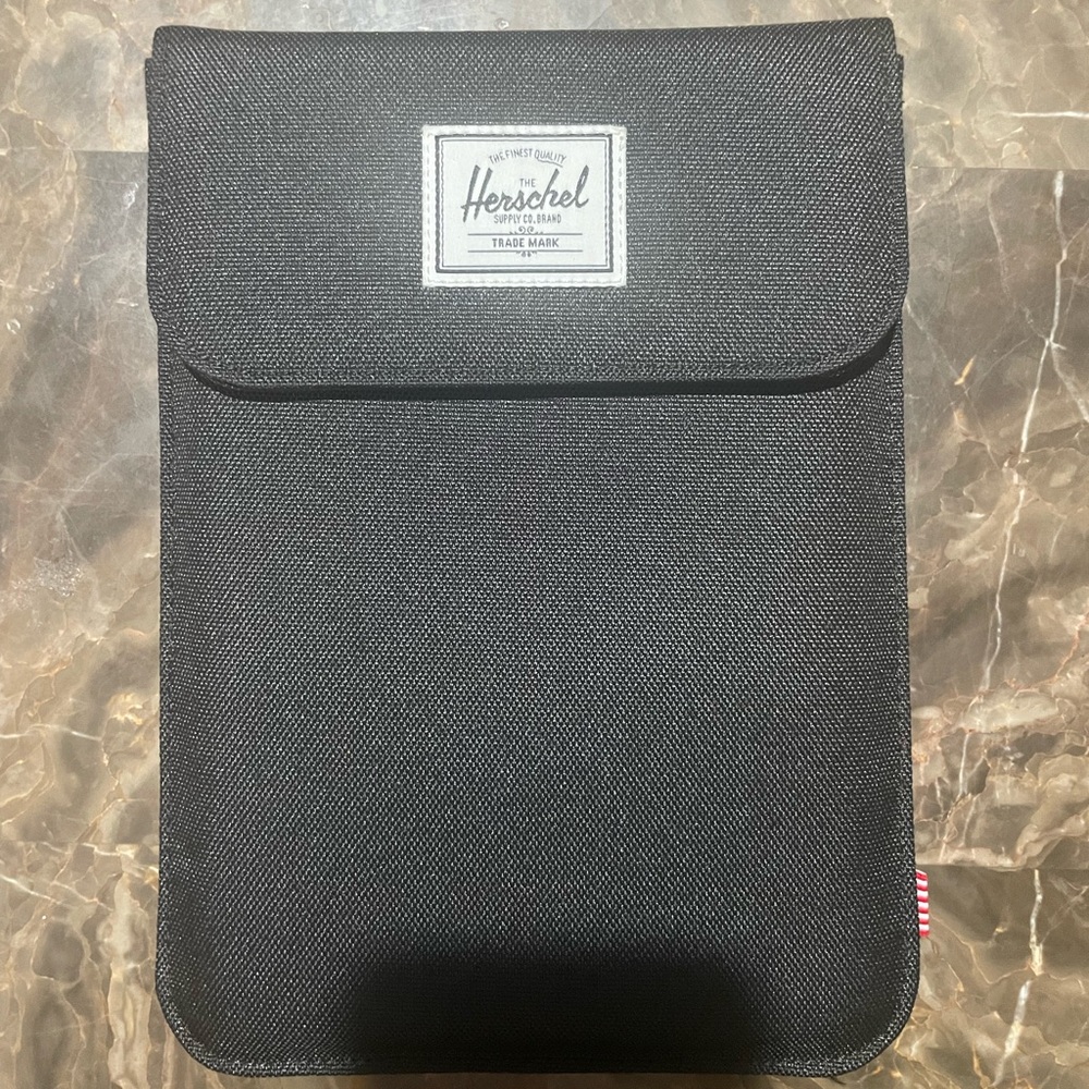 Herschel Supply Company Spokane Sleeve Black